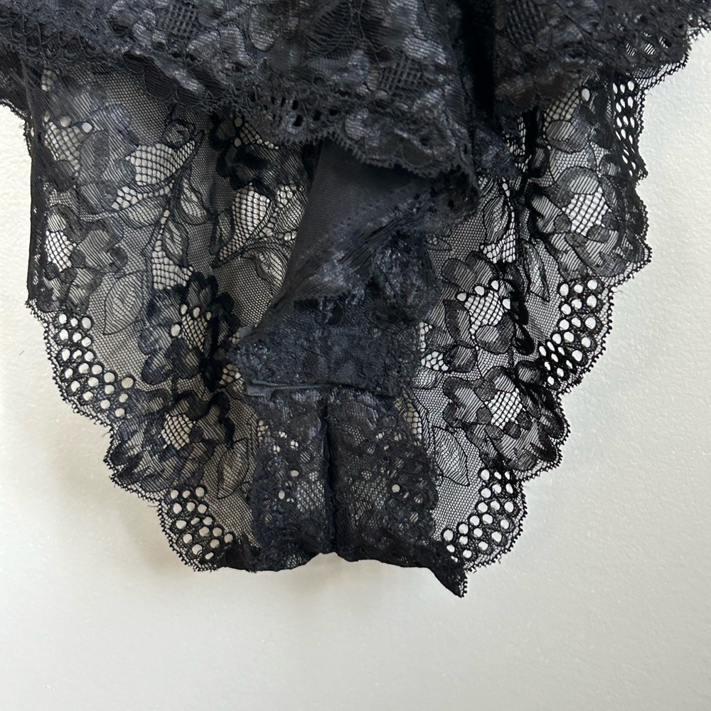Plus size Black Lace Bodysuit with snap crotch and crossed straps size 4x - Picture 3 of 5